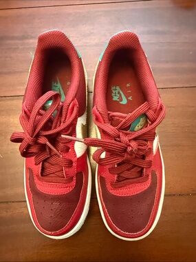 Nike Air worn one time, Like New Size  4 Y